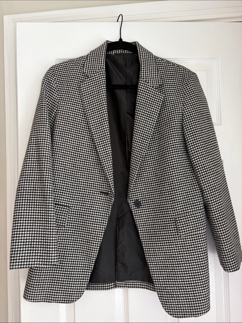 Uniqlo Black & White Houndstooth Blazer